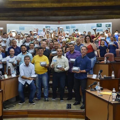 Expansão partidária Filia 10. Ato de novas filiações para o PRB Caxias do Sul. Na Câmara de Vereadores