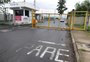 Criminosos rendem seguranças e roubam carga de celulares no aeroporto Salgado Filho