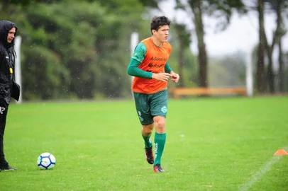  CAXIAS DO SUL, RS, BRASIL, 25/02/2019. Treino do Juventude que se prepara para segundo jogo na Copa do Brasil 2019. Na foto, zagueiro Victor Sallinas. (Porthus Junior/Agência RBS)