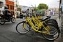 PORTO ALEGRE, RS, BRASIL, 26-02-2019: Bicicletas da Yellow, sem estação, liberadas para uso por aplicativo, estacionadas na Rua João Alfredo. (Foto: Mateus Bruxel / Agência RBS)