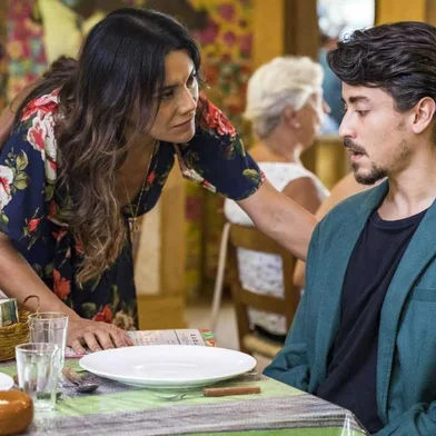 Foto exclusiva para a coluna Sinal Aberto, de Flávia Requião***: não usar, please. Janaína (Dira Paes) tira as caras com Jerônimo (Jesuíta Barbosa).