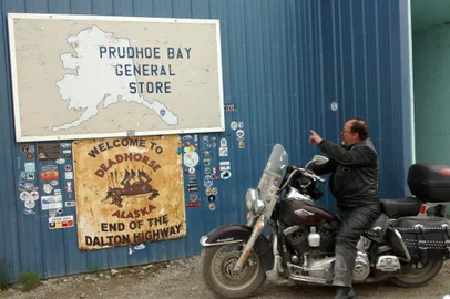 O bancário aposentado Valcir Alberto Couto da Silveira cruzou de moto as Américas, de Ushuaia, na Argentina, ao Alaska.