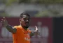 Ambientação, poucas palavras e movimentação: a pré-estreia de Guerrero no Inter