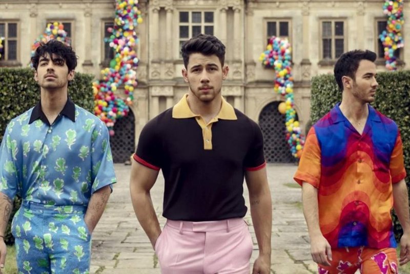 Jonas Brothers lançam single Sucker