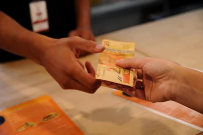  CAXIAS DO SUL, RS, BRASIL (28/02/2019)Comercios na Festa da Uva aceitam pagamentos em dinheiro. (Antonio Valiente/Agência RBS)