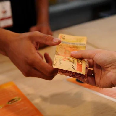  CAXIAS DO SUL, RS, BRASIL (28/02/2019)Comercios na Festa da Uva aceitam pagamentos em dinheiro. (Antonio Valiente/Agência RBS)
