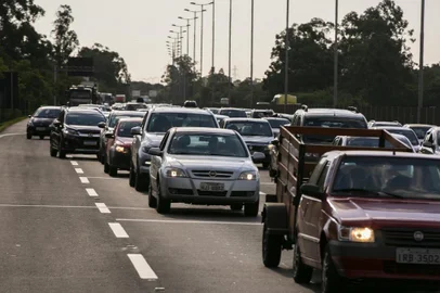  Trânsito intenso na freeway na saída para o feriado de Carnaval.FOTO: ANDRÉA GRAIZ/AGÊNCIA RBSIndexador: Andrea Graiz