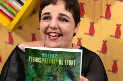 Lançamento do livro Poemas para Ler no Front, de Maya Falks