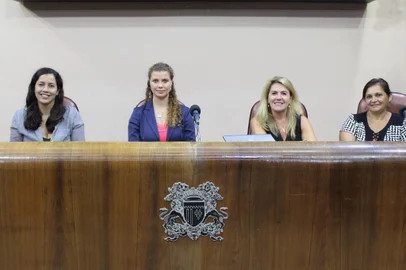 Denise Pessôa (PT), Tatiane Frizzo (SD), Paula Ioris (PSDB) e Gládis Frizzo (MDB), vereadores de Caxias do Sul. 