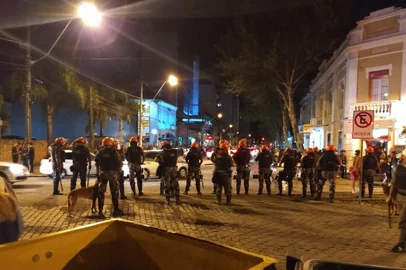 Brigada Militar contém início de tumulto na Estação Férrea, em Caxias do Sul 