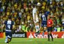 Jornais argentinos reivindicam pênalti não marcado de Geromel sobre atacante do Rosario Central