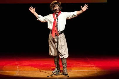  No domingo, dia 25, acontece no Teatro da Liga o Stand up Bagual do Gaudêncio, com o artista Cris Pereira, que dá forma ao personagem legítimo habitante do campo, figura típica do Rio Grande do Sul, de forma muito extrovertida. O evento começa às 20h.