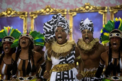  of Mangueira samba school perform during the second night of Rios Carnival parade at the Sambadrome in Rio de Janeiro, Brazil on March 5, 2019. (Photo by Mauro Pimentel / AFP)
