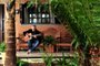  CAXIAS DO SUL, RS, BRASIL, 25/04/2017. Em sua casa em Ana Rech, o violonista caxiense Valdir Verona fala sobre o lançamento do álbum O Violeiro e o Poeta, em parceria com o poeta Juarez Machado de Farias. (Diogo Sallaberry/Agência RBS)