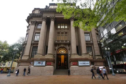  PORTO ALEGRE, RS, BRASIL:  Santander Cutural após protestos e encerramento da exposição Queermuseu. (FOTO: Isadora Neumann/Agência RBS)