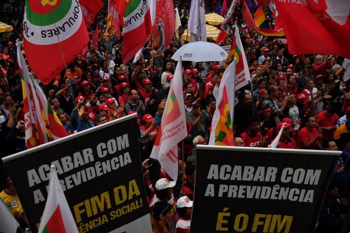 Centrais como CUT e CTB também marcaram presença nos atos