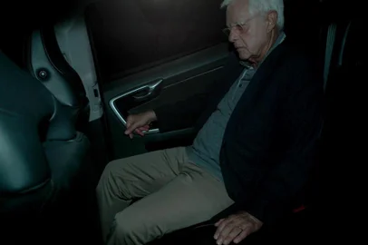 SAÍDA DO EX-GOVERNADOR MOREIRA FRANCO DA UNIDADE PRISIONAL ESPECIAL DA PM DO RIO, EM NITERÓI, NA REGIÃO METROPOLITANA DO RIO, NESTA SEGUNDA-FEIRA (25)RJ - MICHEL TEMER / SOLTURA / POLÍCIA FEDERAL / RIO DE JANEIRO / LAVA - GERAL - A Justiça determina através de uma liminar, a soltura do ex-governador Moreira Franco, preso pela Força-Tarefa da Lava Jato no Rio de Janeiro. A decisão é do desembargador Antonio Ivan Athié, do Tribunal Regional Federal da 2ª Região, nesta segunda-feira (25). 25/03/2019 - Foto: LUCIANO BELFORD/AGÊNCIA O DIA/AGÊNCIA O DIA/ESTADÃO CONTEÚDOEditoria: GERALLocal: RIO DE JANEIROIndexador: LUCIANO BELFORDSecao: FUTEBOLFonte: Agência O DiaFotógrafo: AGÊNCIA O DIA