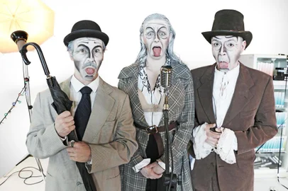 Grupo de Teatro A Gangorra apresenta a peça [Diz] Farsa em comemoração ao Dia Internacional do Teatro