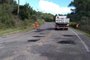 Operação tapa-buracos na RS-444, no Vale dos Vinhedos, em Bento Gonçalves. Prefeitura pagou o asfalto par ao Daer fazer, em meio à crise de fornecimento de asfalto no Estado por falta de pagamento à empresa fornecedora.
