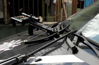  CAXIAS DO SUL, RS, BRASIL, 27/03/2019Civil apreende besta e arma de chumbinho de jovem que fez ameaças por rede social. (Lucas Amorelli/Agência RBS)
