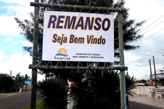 Placa de boas-vindas na praia do Remanso
