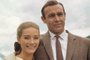 Tania Mallet e Sean Connery nos bastidores de 007 Contra Goldfinger