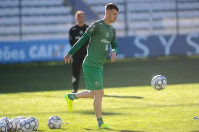  CAXIAS DO SUL, RS, BRASIL, 05/11/2018. Treino do Juventude no estádio Alfredo Jaconi. O Juventude está disputando a série B do Campeonato Brasileiro e briga para sair da zona de rebaixamento. Na foto, atacante Douglas Kemmer. (Porthus Junior/Agência RBS)