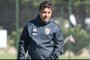 Técnico do River Plate, Marcelo Gallardo, comanda treino em Buenos Aires