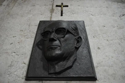 CAXIAS DO SUL, RS, BRASIL 19/03/2019entrada da Casa da Cultura, busto do Percy Vargas de Abreu e Lima. Foi colocado um crucifixo acima da obra. (Felipe Nyland/Agência RBS)