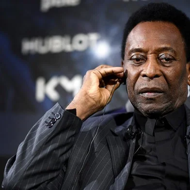 Brazilian football legend Pele take part in a meeting with Paris Saint-Germain (PSG) and France national football team forward Kylian Mbappe (unseen) at the Hotel Lutetia in Paris on April 2, 2019. (Photo by FRANCK FIFE / AFP)