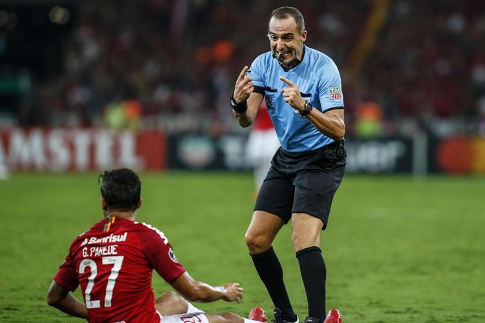 Conmebol escolhe uruguaio para apitar confronto entre Grêmio e Libertad