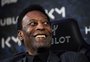 Após ser internado em Paris, Pelé brinca: "Estou pronto para jogar de novo"