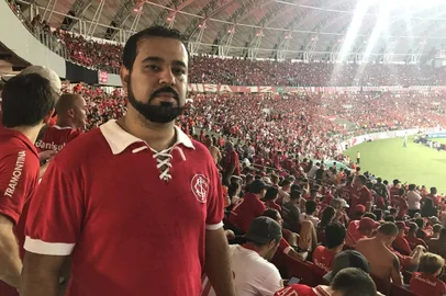 PORTO ALEGRE (RS), 3/4/2019: Geison Garcia, motorista de aplicativo, em jogo do Inter contra o River Plate pela Libertadores. 