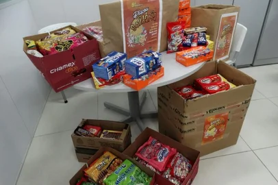 Campanha arrecada doces para crianças carentes em Caxias 