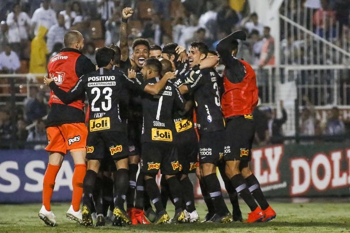 Resultado de imagem para corinthians vence santos nos penaltis