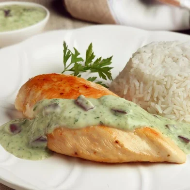 Filé de frango com molho de salsinha, receita da Unilever