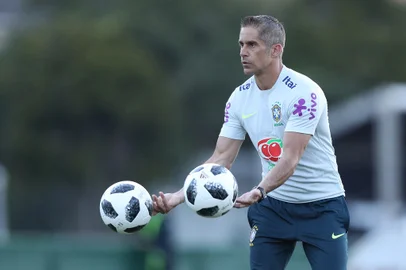 Sylvinho, técnico da seleção olímpica do Brasil