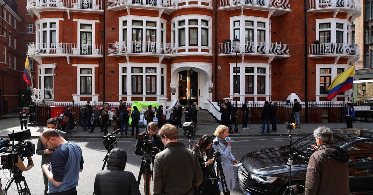 Por que Assange foi preso dentro de embaixada do Equador GZH Por que Assange foi preso dentro de embaixada do Equador GZH