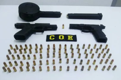 Um homem de 28 anos foi preso pela Brigada Militar por porte ilegal de arma de fogo de usos restrito na noite de ontem (12) em Caxias do Sul.