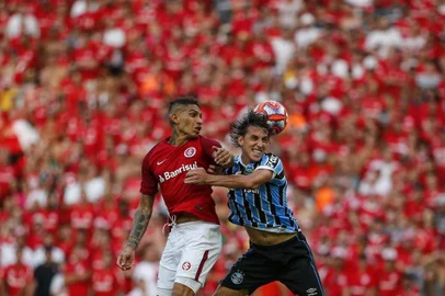  PORTO ALEGRE, RS, BRASIL, 14.04.2019. Inter e Grêmio se enfrentam no Beira-Rio em primeira partida pela final do Campeonato Gaúcho 2019. Clássico é o Gre-Nal de número 419.(FOTOGRAFO: ANDRÉ ÁVILA / AGENCIA RBS)Indexador: Andre Avila
