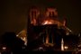  Fire fighters douse the flames engulfing the Notre-Dame Cathedral in Paris on April 15, 2019. - A colossal fire swept through the famed Notre-Dame Cathedral in central Paris on April 15, 2019, causing a spire to collapse and raising fears over the future of the nearly millenium old building and its precious artworks. The fire, which began in the early evening, sent flames and huge clouds of grey smoke billowing into the Paris sky as stunned Parisians and tourists watched on in sheer horror. (Photo by Philippe LOPEZ / AFP)Editoria: DISLocal: ParisIndexador: PHILIPPE LOPEZSecao: fireFonte: AFPFotógrafo: STF