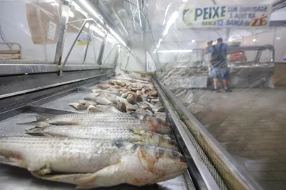  ALVORADA, RS, BRASIL - 2019.04.15 - Aberta temporada das Feiras do Peixe na Região Metropolitana. (FOTO: ANDRÉ ÁVILA/ Agência RBS)