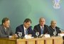 Governo anuncia linha de crédito a caminhoneiros e R$ 2 bi para obras em rodovias