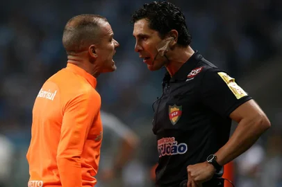  PORTO ALEGRE, RS, BRASIL, 17.04.2019. Inter e Grêmio se enfrentam na Arena pela final do Campeonato Gaúcho 2019. Clássico é o Gre-Nal de número 420.(FOTOGRAFO: JEFFERSON BOTEGA / AGENCIA RBS)Indexador: Jeff Botega