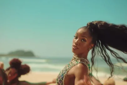 IZA, clipe, brisa