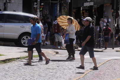  CAXIAS DO SUL, RS, BRASIL, 17/12/2018. Segunda-feira de muito calor em Caxias. Ambiental de clima. (Marcelo Casagrande/Agência RBS)