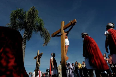  CAXIAS DO SUL, RS,  BRASIL, 19/04/2019O clima ensolarado levou centenas de pessoas aos pavilhões da Festa da Uva na manhã desta sexta feira santa em Caxias do Sul. (LUCAS AMORELLI/AGÊNCIA RBS)