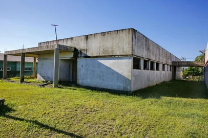  PORTO ALEGRE, RS, BRASIL 18/04/2019 - Construções paradas na saúde de Guaíba. (FOTO: ROBINSON ESTRÁSULAS/AGÊNCIA RBS)