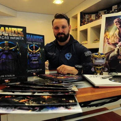 CAXIAS DO SUL, RS, BRASIL, 23/04/2019. Tanus Eduardo Gemelli, aguarda ansiosamento a estreia de Vingadores: Ultimato. Ele acompanha a Marvel e seus heróis desde a infância, são presença confirmada em uma das diversas sessões de pré-estreia que ocorrem em Caxias do Sul.(Porthus Junior/Agência RBS)