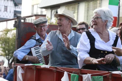 28_04_2018_28FestadaColonia_Desfile de Carretas. Foto Cleiton Thiele/SerraPress